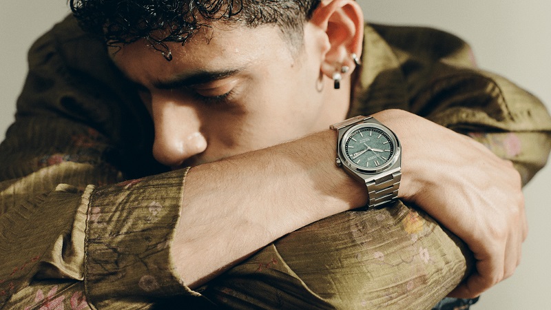 ساعت زنشین صفحه سبز