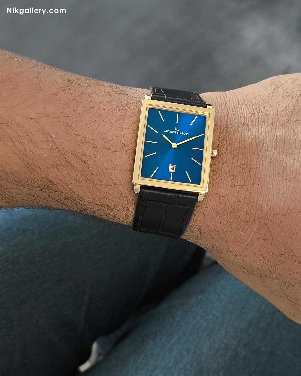 ساعت مردانه ژاک لمن با صفحه سرمه ای و بند چرمی مشکی و قاب  طلایی