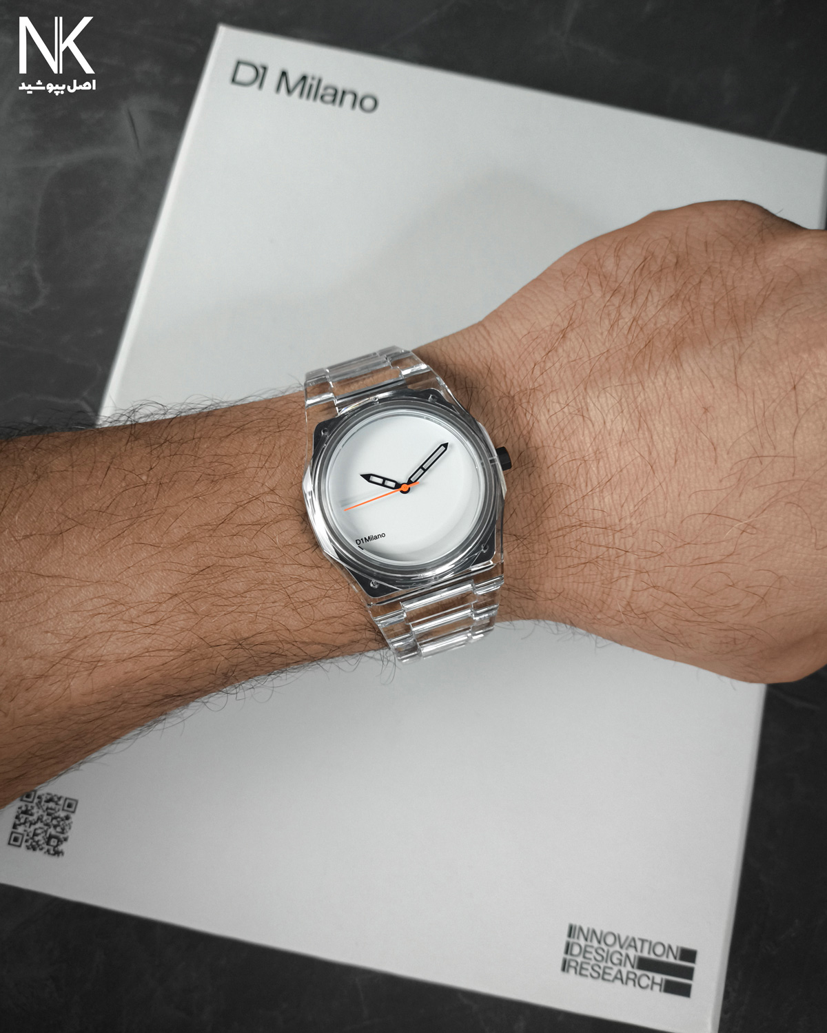 ساعت یونیسکس دی وان میلانو با صفحه سفید و گرد ظریف و قاب و بند شیشه ای