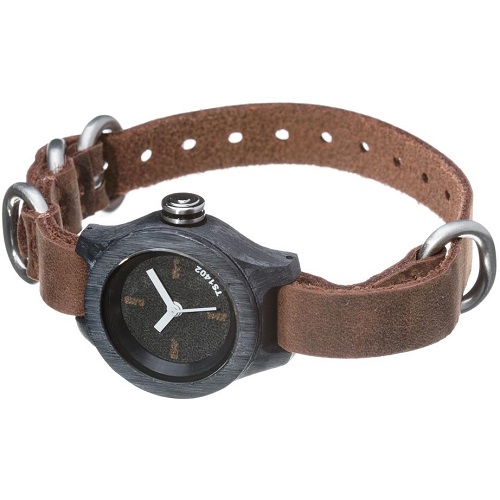 ساعت مچی چوبی با صفحه مشکی و بند چرم