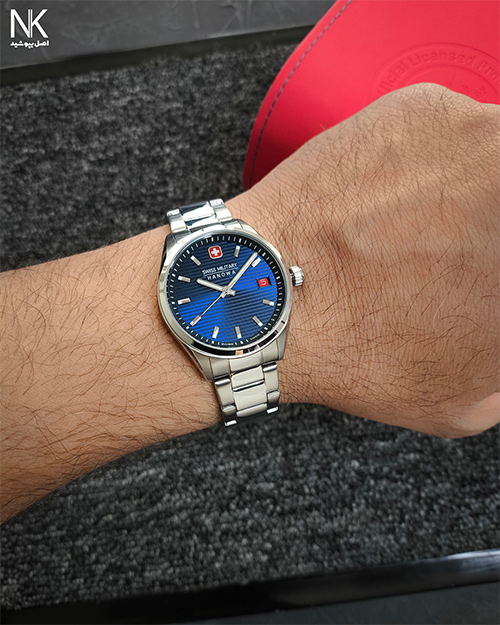 ساعت مچی سوییس میلیتاری با صفحه گرد سرمه ای رنگ و بند استیل